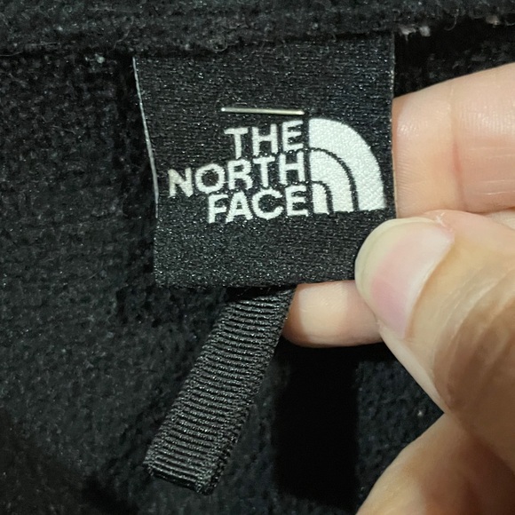 The North Face Black Half-Zip fleece sweatshirt Jacket - Picture 2 of 4